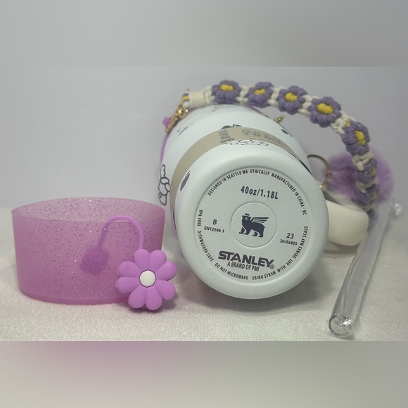 Stanley limited edition Hello Kitty 40 oz Quencher w/Accessories. - Picture 4 of 4